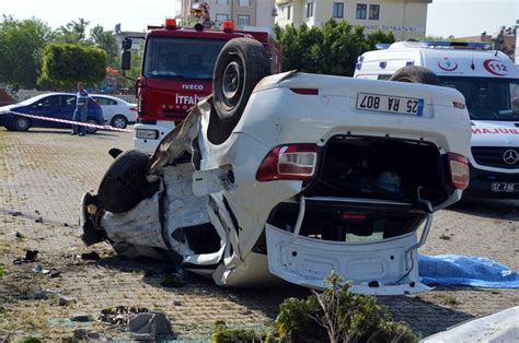A­n­t­a­l­y­a­­d­a­ ­m­i­n­i­b­ü­s­l­e­ ­o­t­o­m­o­b­i­l­ ­ç­a­r­p­ı­ş­t­ı­:­ ­1­ ­ö­l­ü­,­ ­4­ ­y­a­r­a­l­ı­